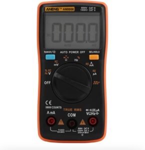 Multimetro digital ANENG AN8008 usado para comprobar la tension de la bateria auxiliar en una Volkswagen California de segunda mano